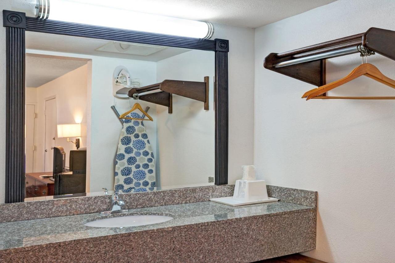 Zen Living Suites Extended Stay - Jacksonville - University Blvd エクステリア 写真