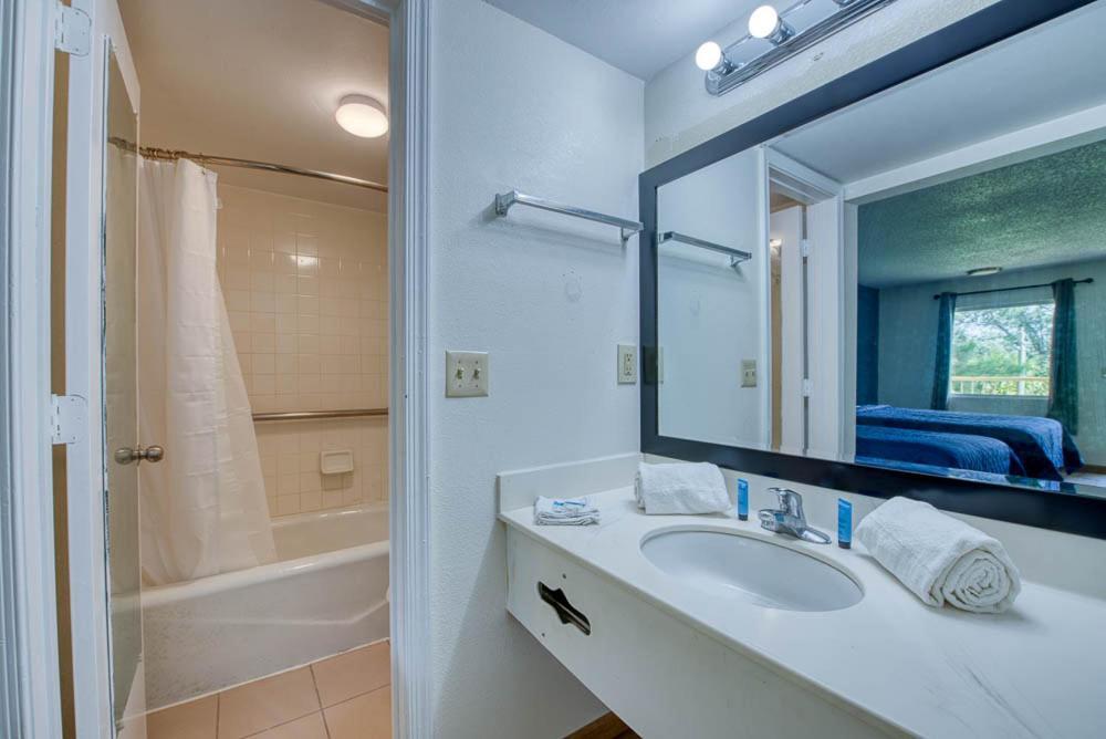 Zen Living Suites Extended Stay - Jacksonville - University Blvd エクステリア 写真
